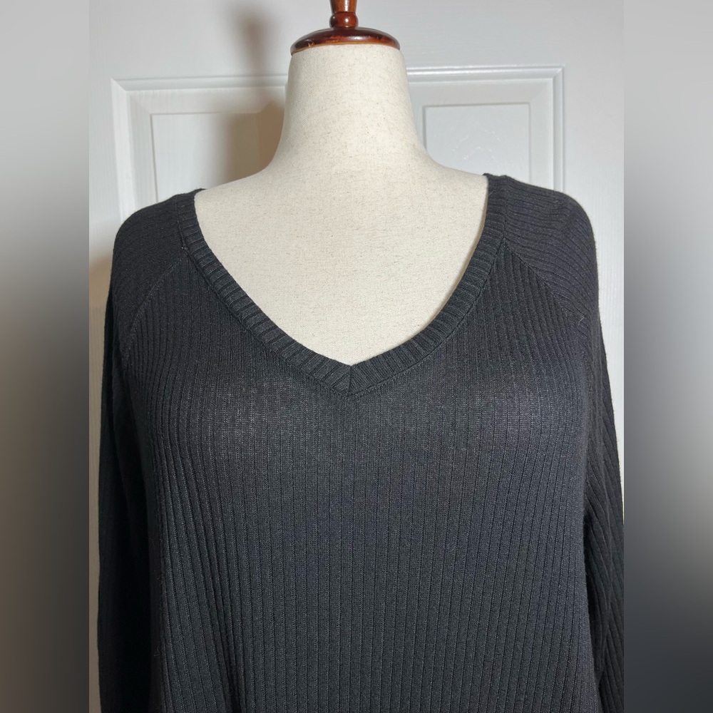 Lane Bryant Women’s Black V-Neck Ribbed Top - Picture 2 of 11